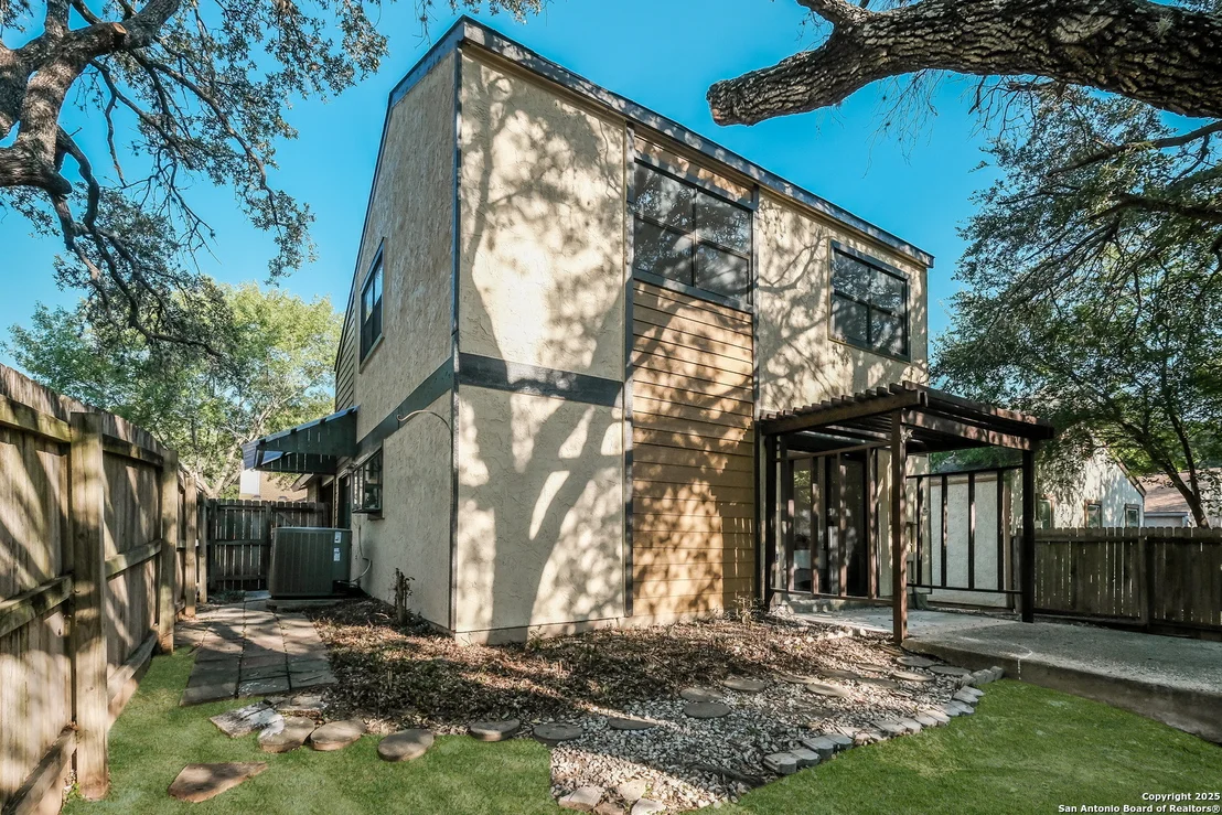 Photo of 1402 Brook Meadow
