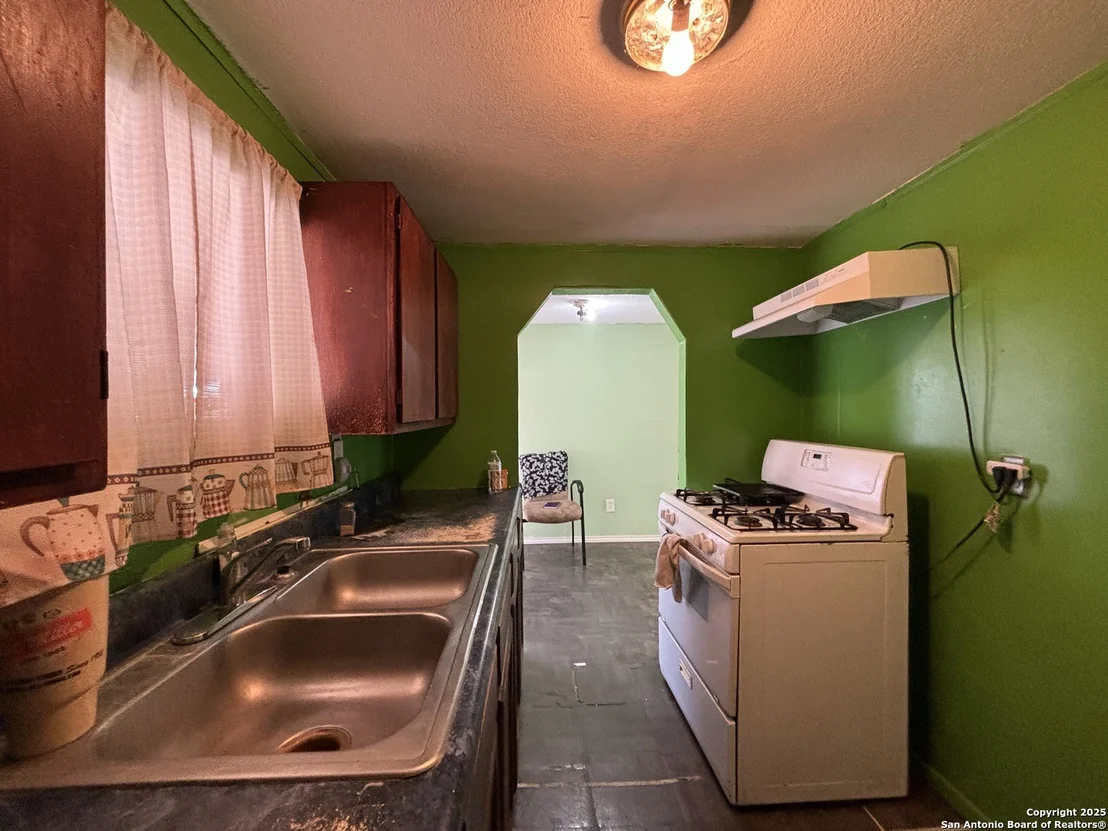 Photo of 371 Gillette