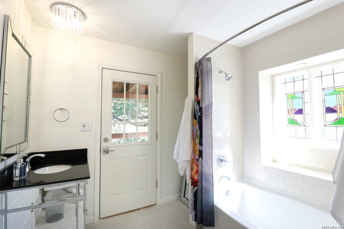 Photo of 810 Oakwood