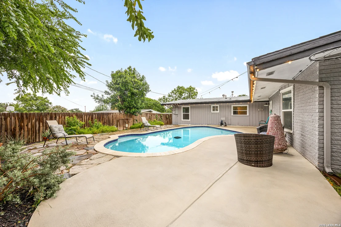 Photo of 359 REXFORD DR