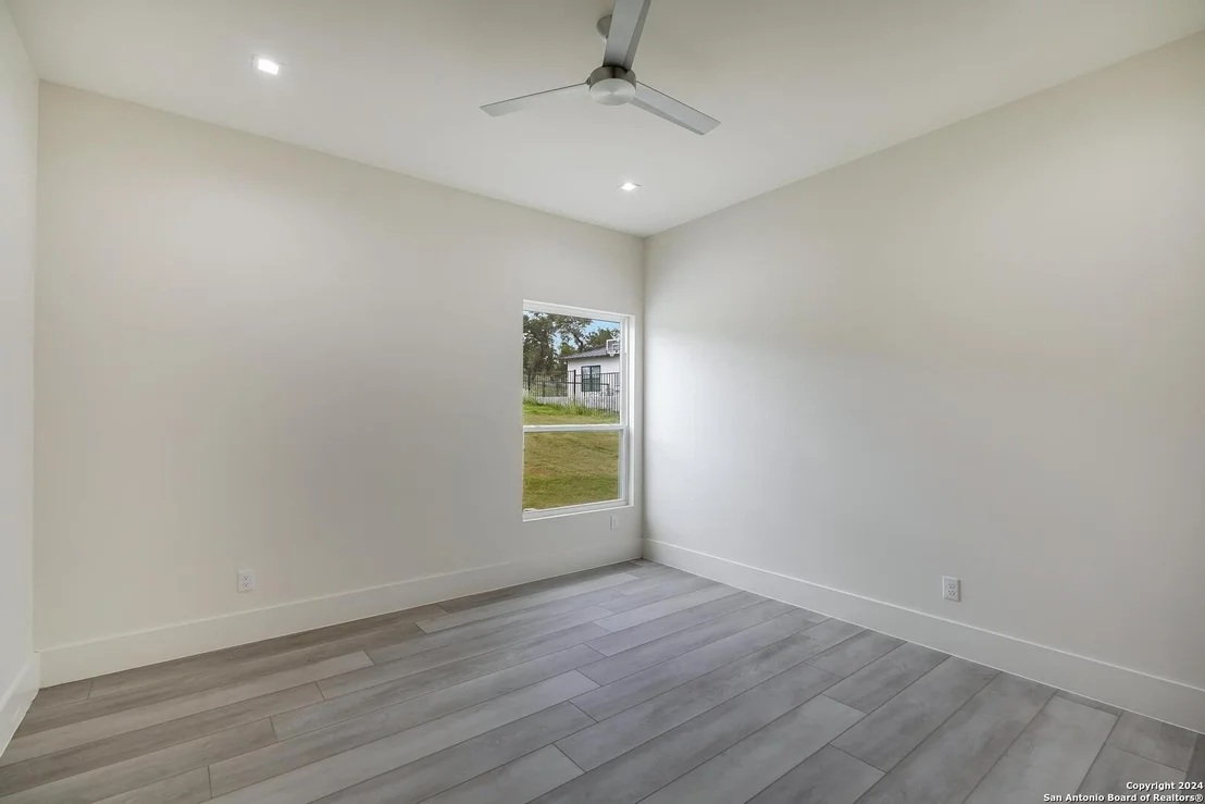 Photo of 25907 Morhiss Pt