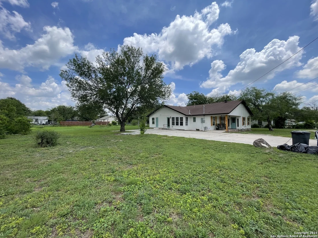 Photo of 427 MCCAULEY BLVD