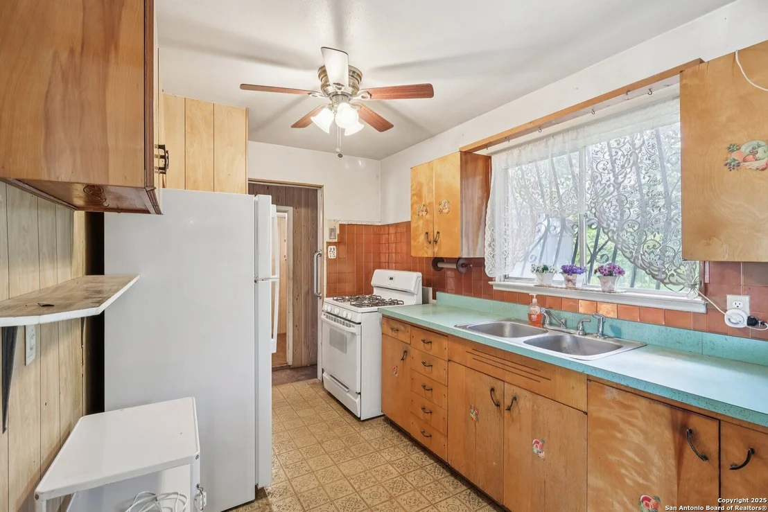 Photo of 5547 Middlefield Dr