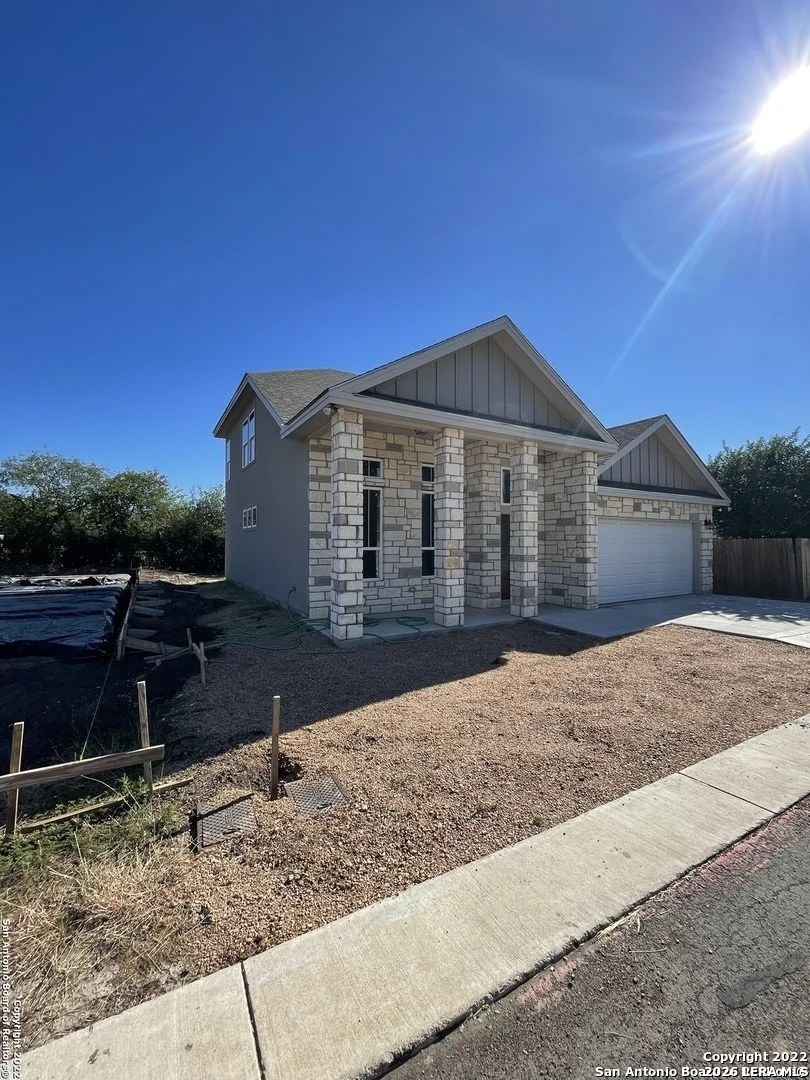 Photo of 107 SUTTON PL