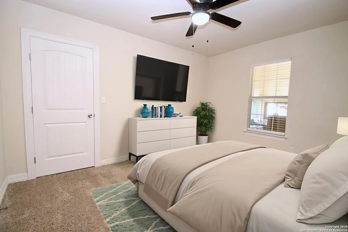 Photo of 1102 Mendelin