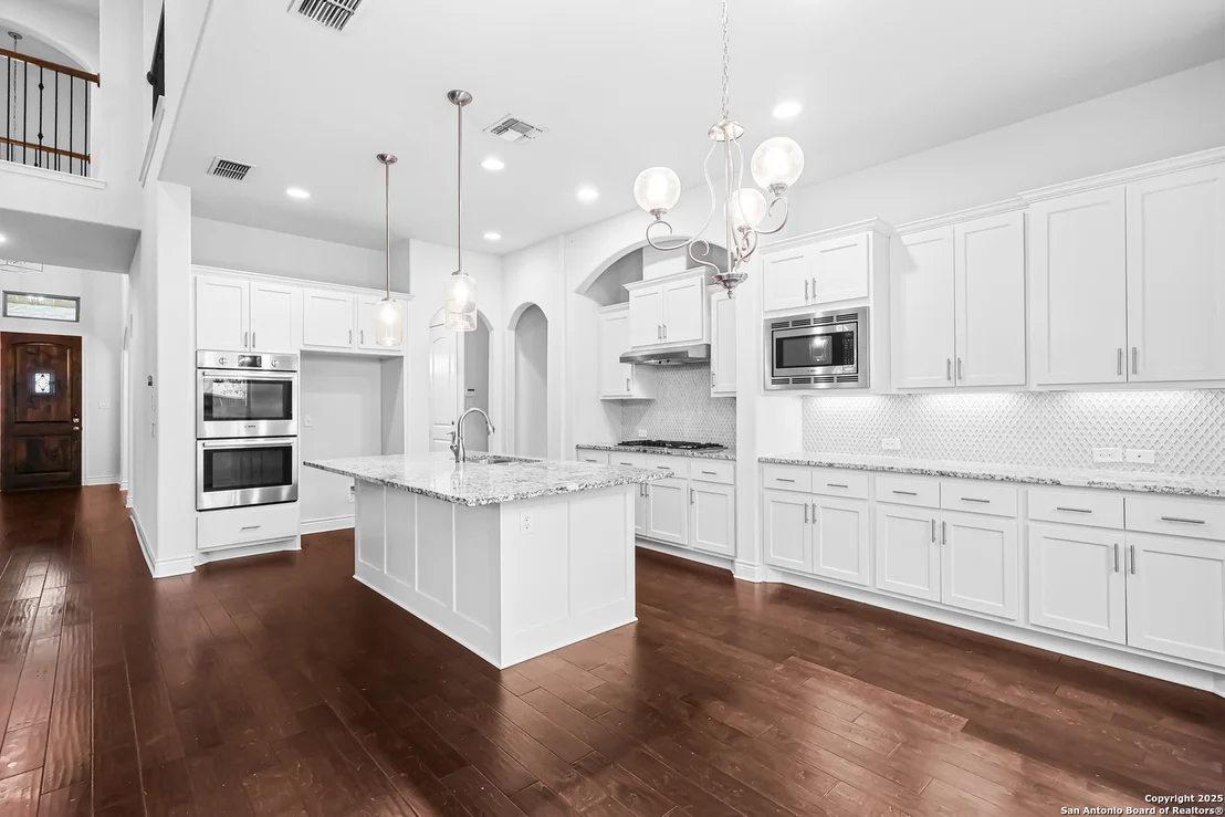 Photo of 427 Evans Oak
