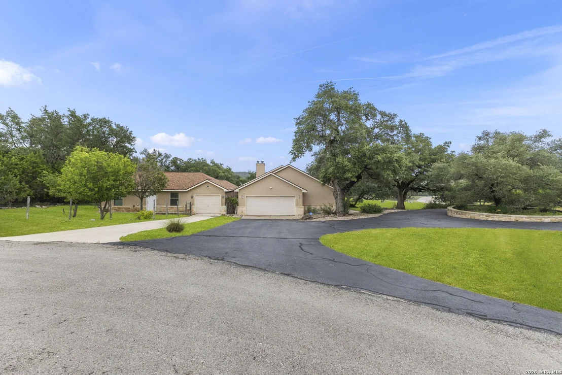 Photo of 128 Comal Oak
