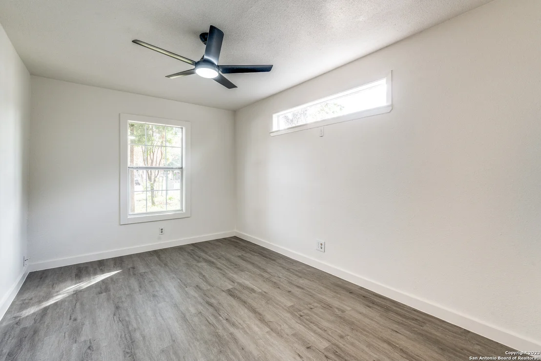 Photo of 827 WARE BLVD