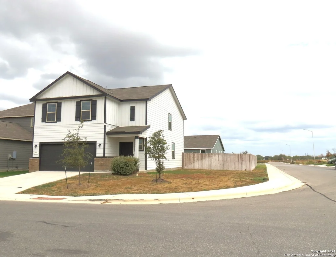 Photo of 2401 AYERS DR