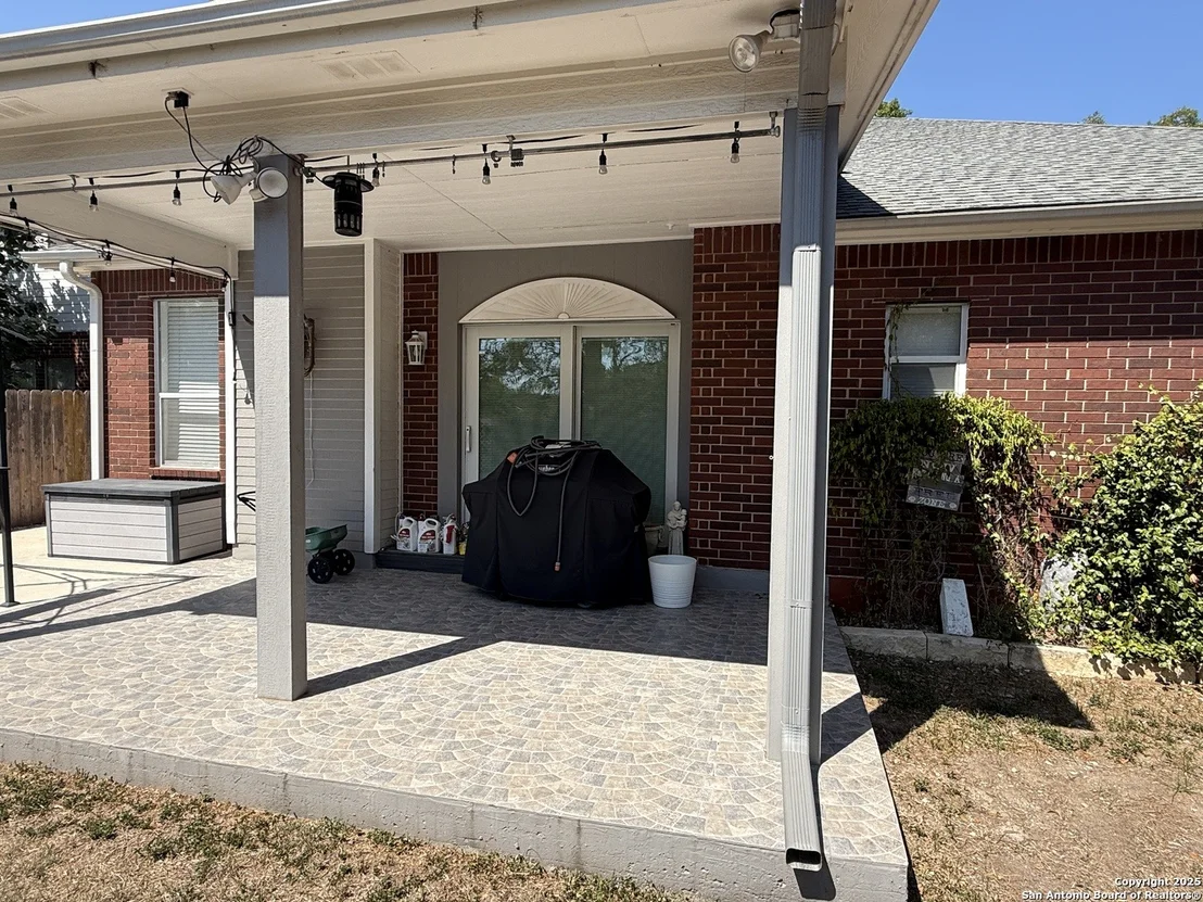 Photo of 2710 Montebello