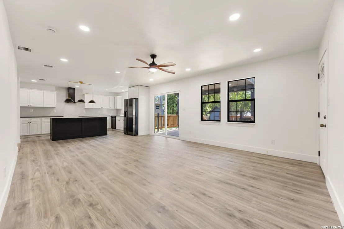 Photo of 327 RAINBOW DR