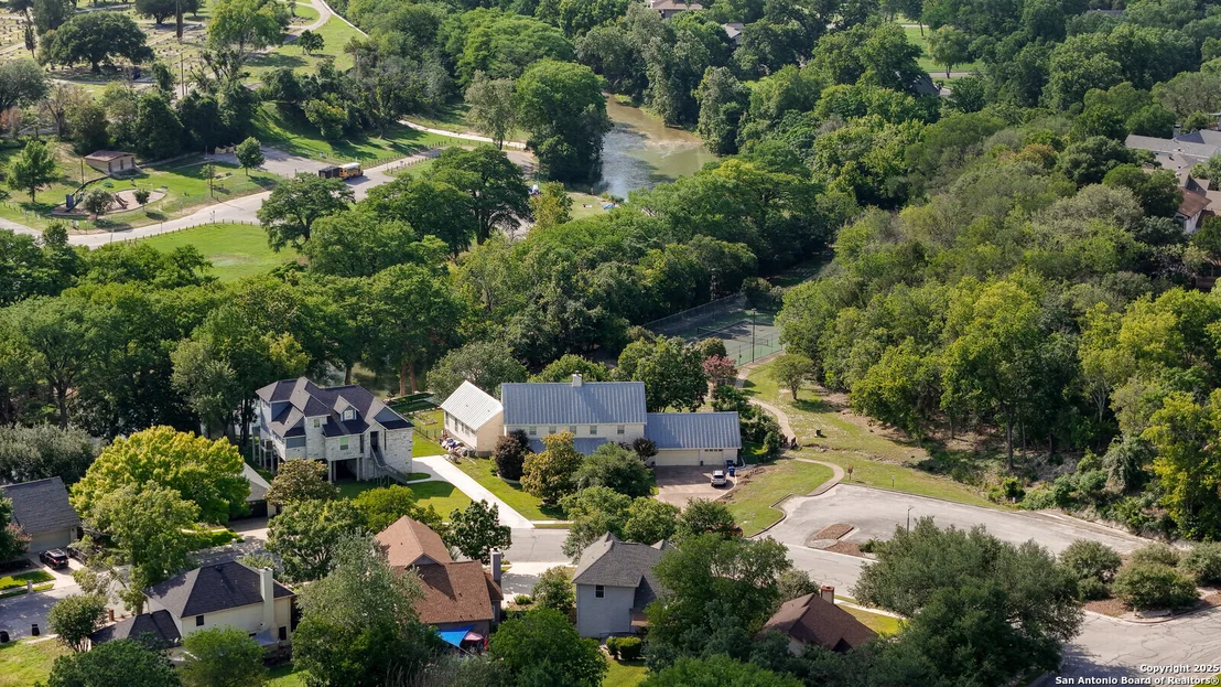 Photo of 640 Riverside