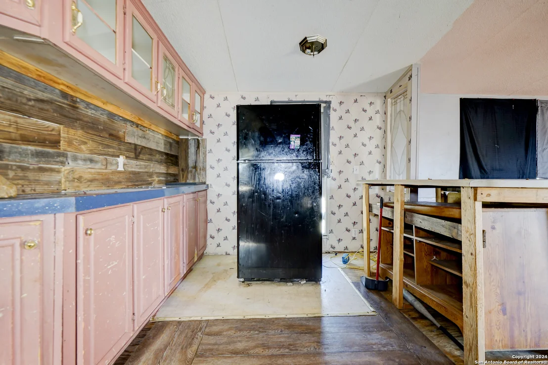 Photo of 1122 Valeria