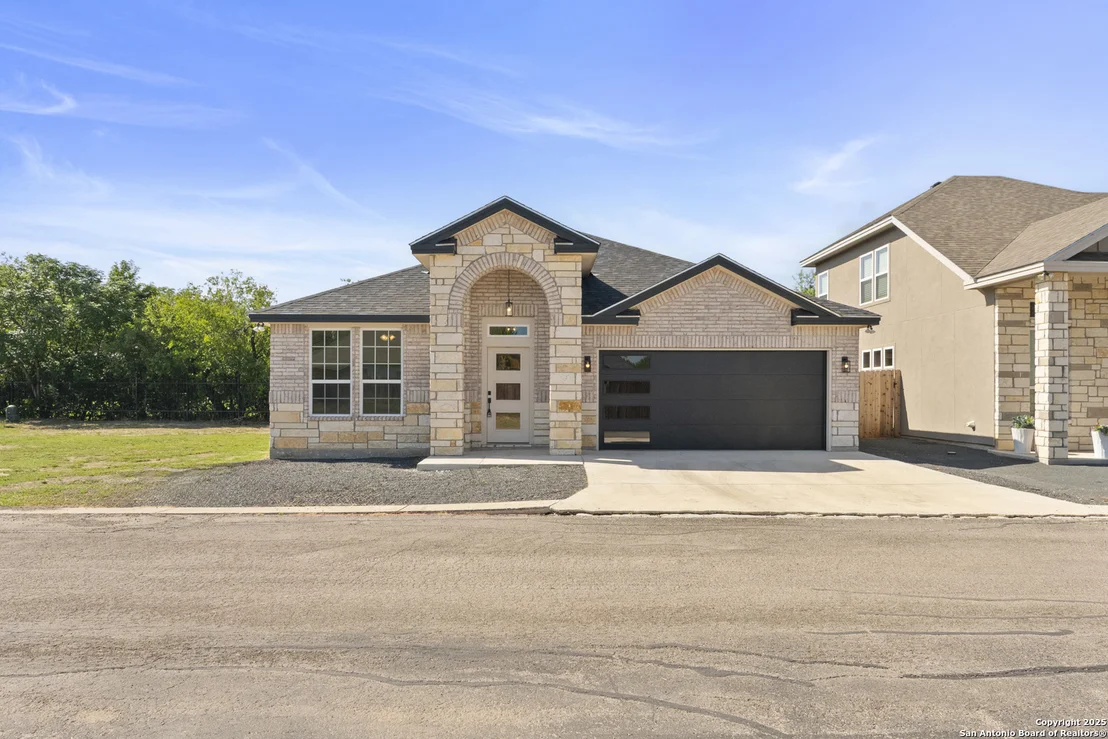 Photo of 109 Sutton PL