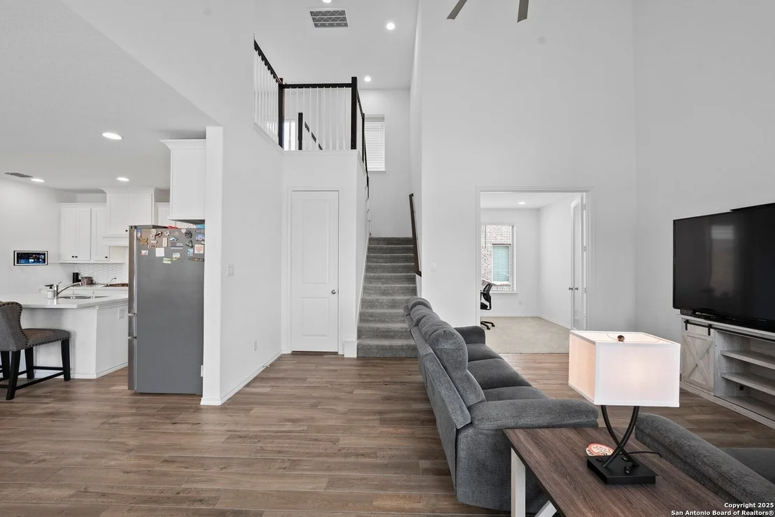 Photo of 2641 White Willow