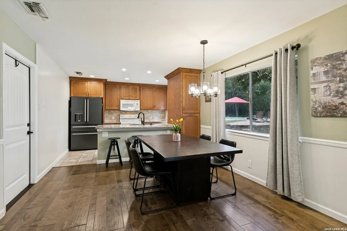 Photo of 3881 MENGER DR