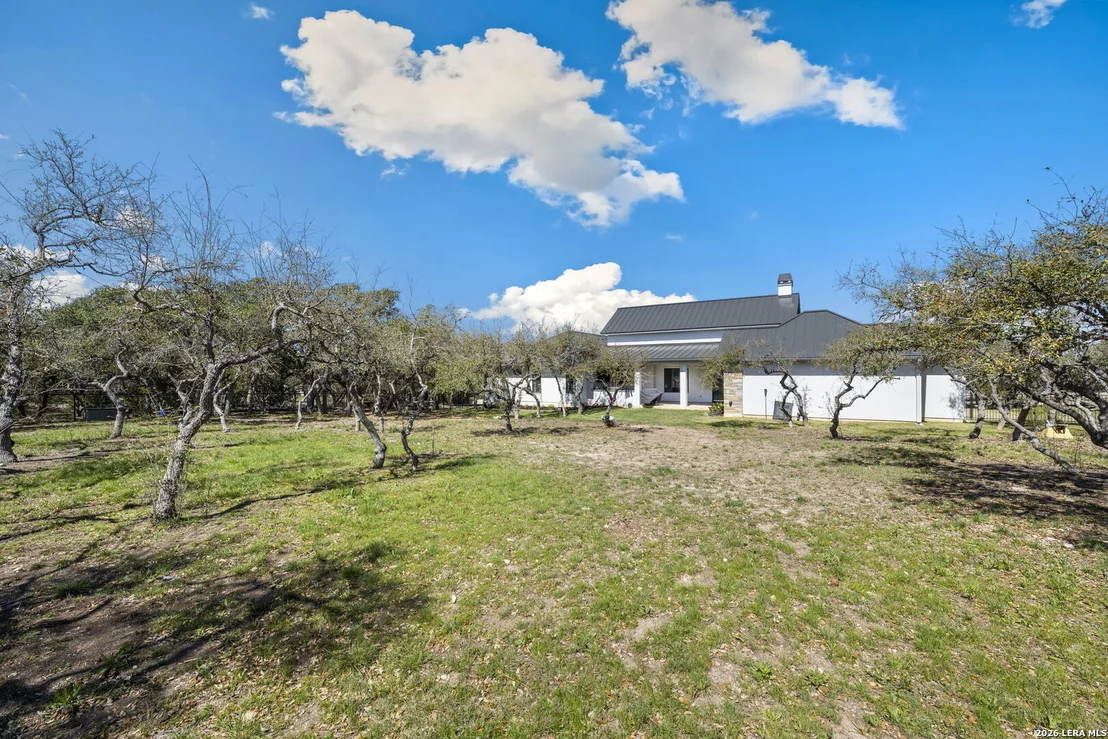 Photo of 979 Belle Oaks