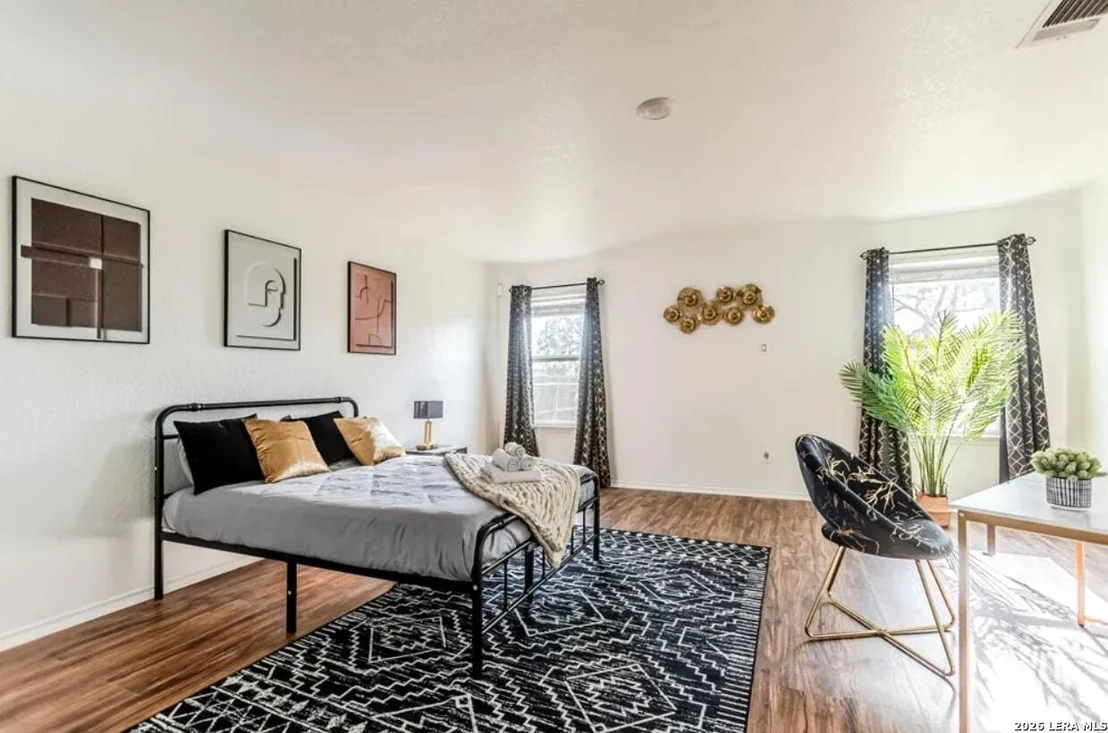 Photo of 3240 Mission Riv