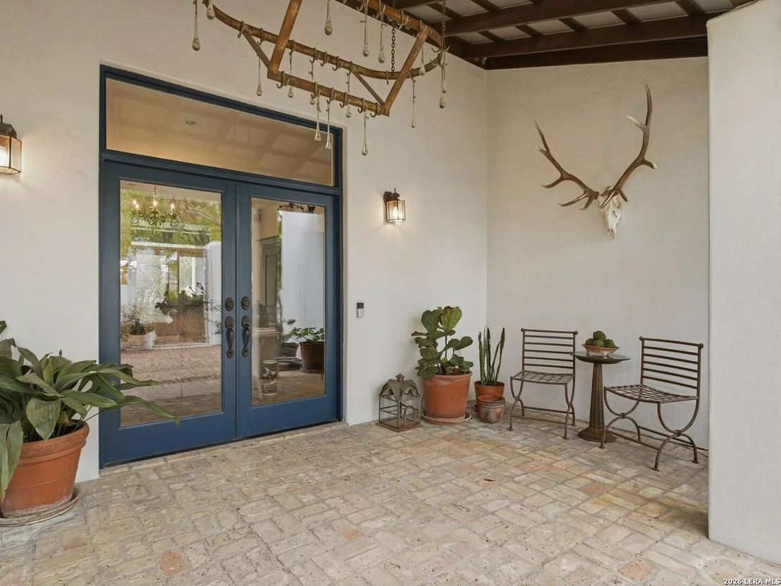 Photo of 2355 Oakland Bend