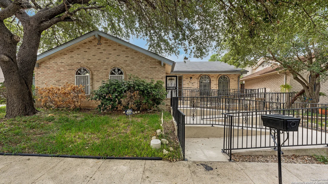 Photo of 350 FENWICK DR