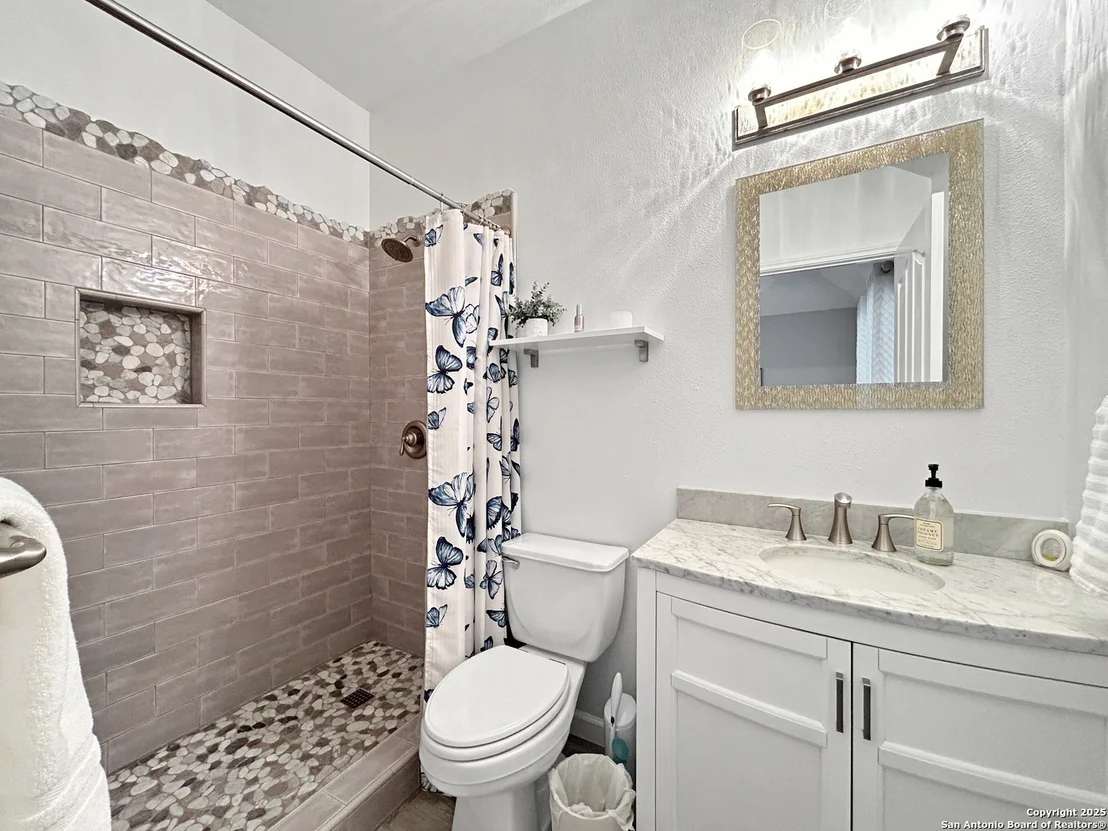 Photo of 1637 Circle Oak