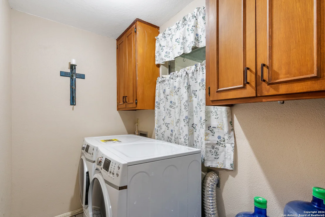 Photo of 5 DONNA DR