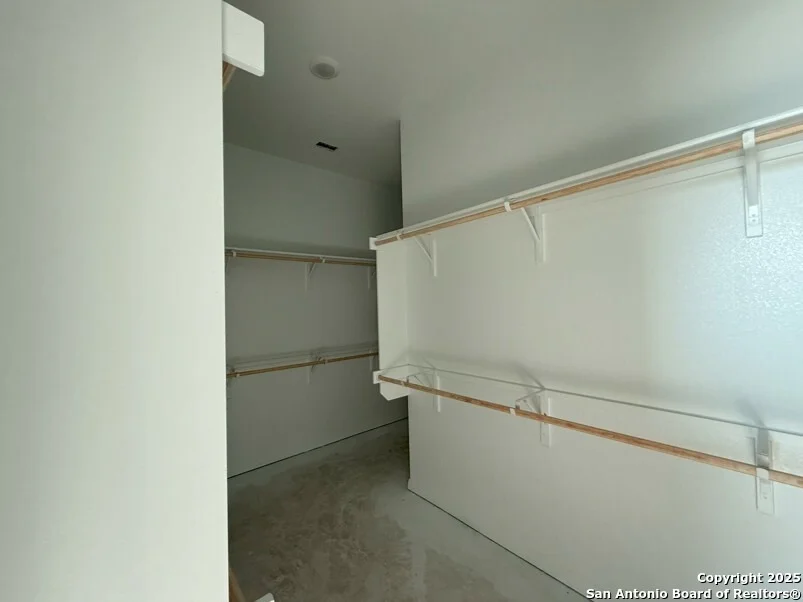 Photo of 117 Bigtooth Maple Ln