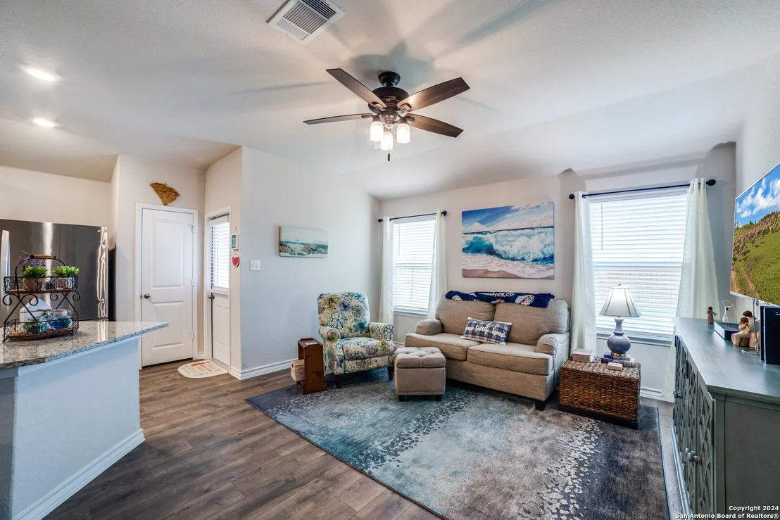 Photo of 414 SABINE RIV