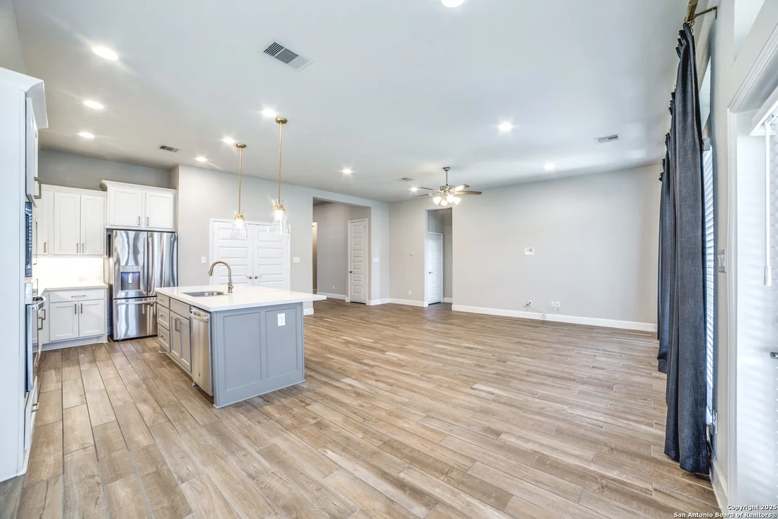 Photo of 2131 Thayer Cove