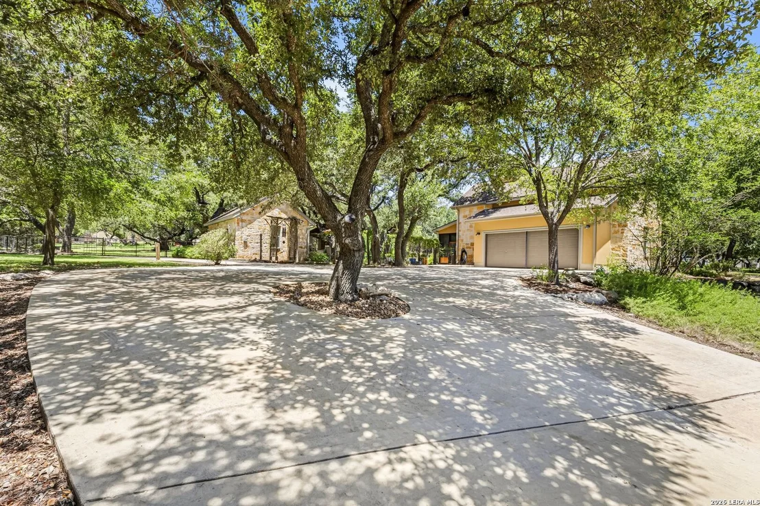 Photo of 900 INDIGO RUN DR