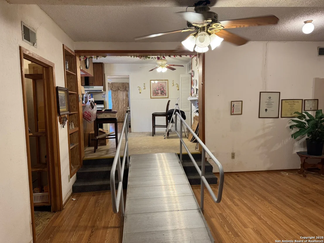 Photo of 347 Calle LA GLORIA