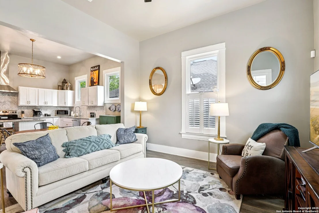 Photo of 721 Saint James