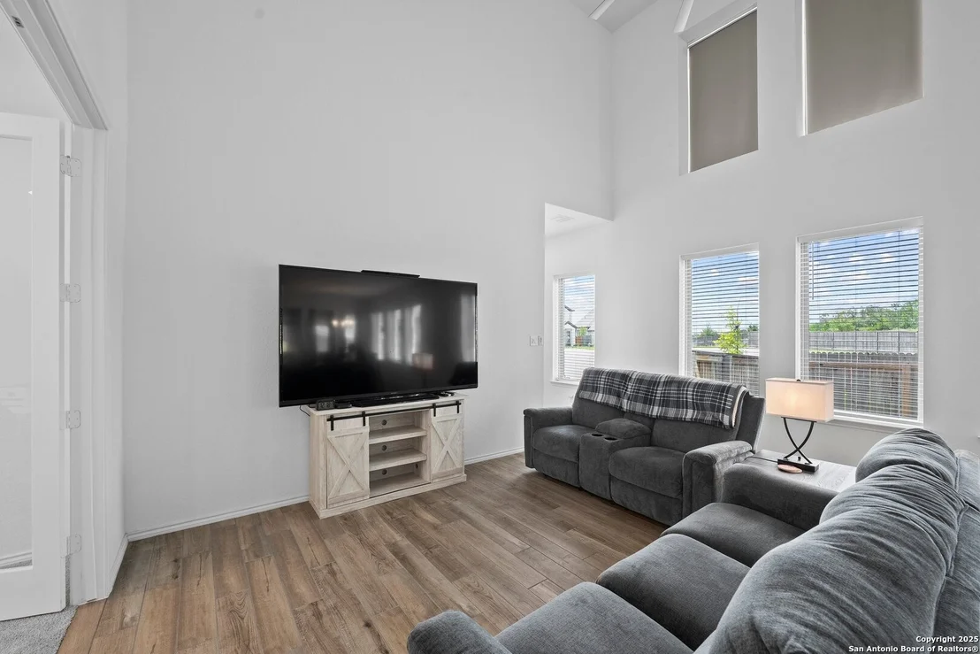 Photo of 2641 White Willow