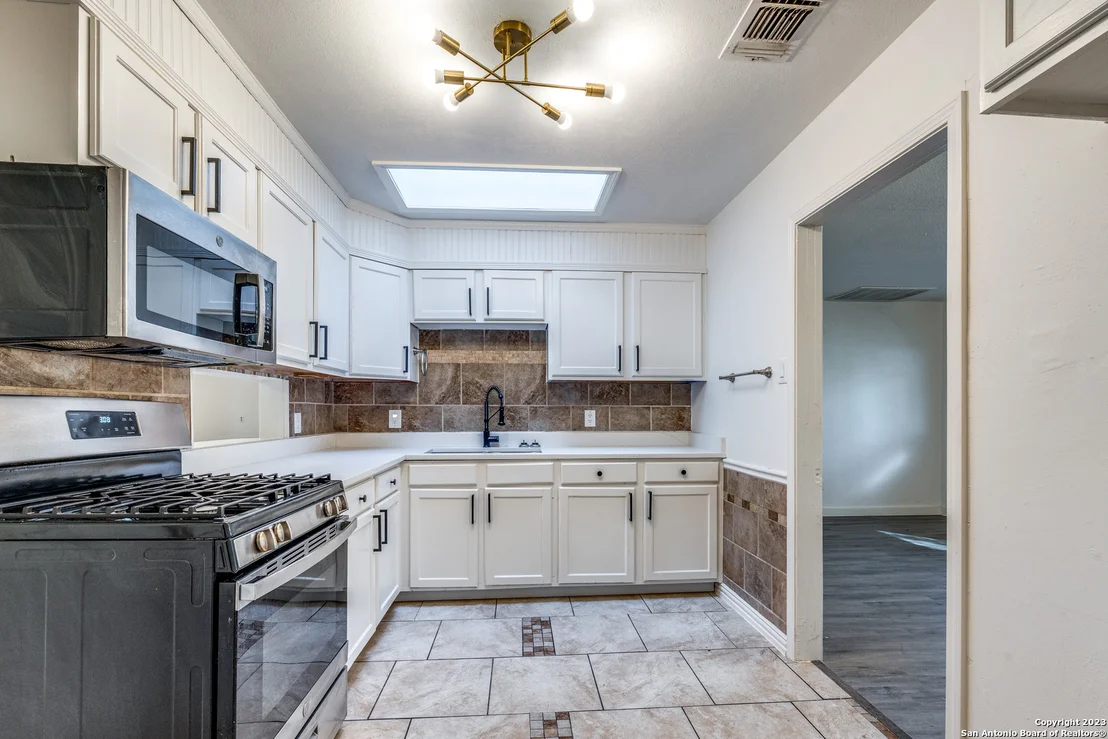 Photo of 827 WARE BLVD