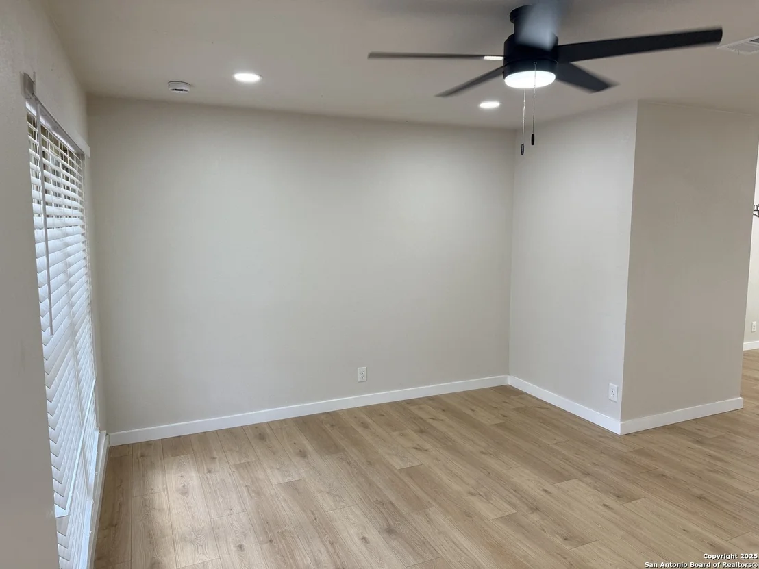 Photo of 6831 Spring Rose
