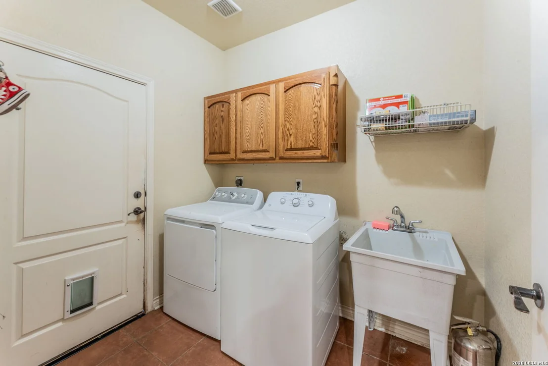Photo of 810 MOCKINGBIRD LN