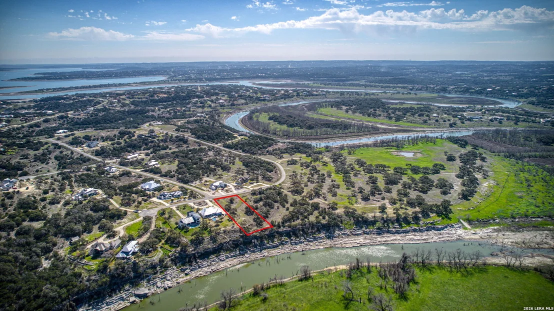 Photo of 365 RIVER CLIFF PL