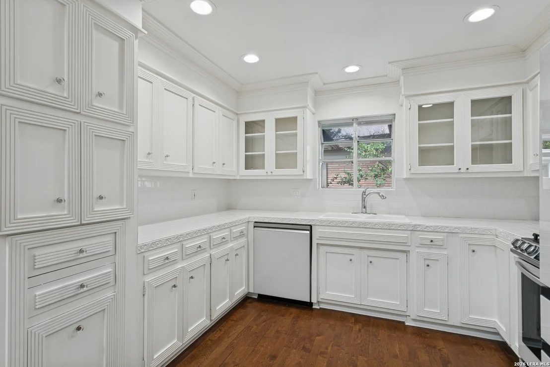 Photo of 538 OAKLEAF DR