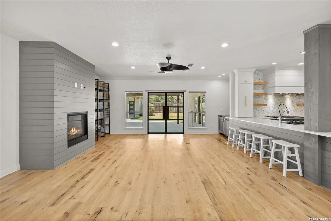Photo of 429 Lakeview Blvd.