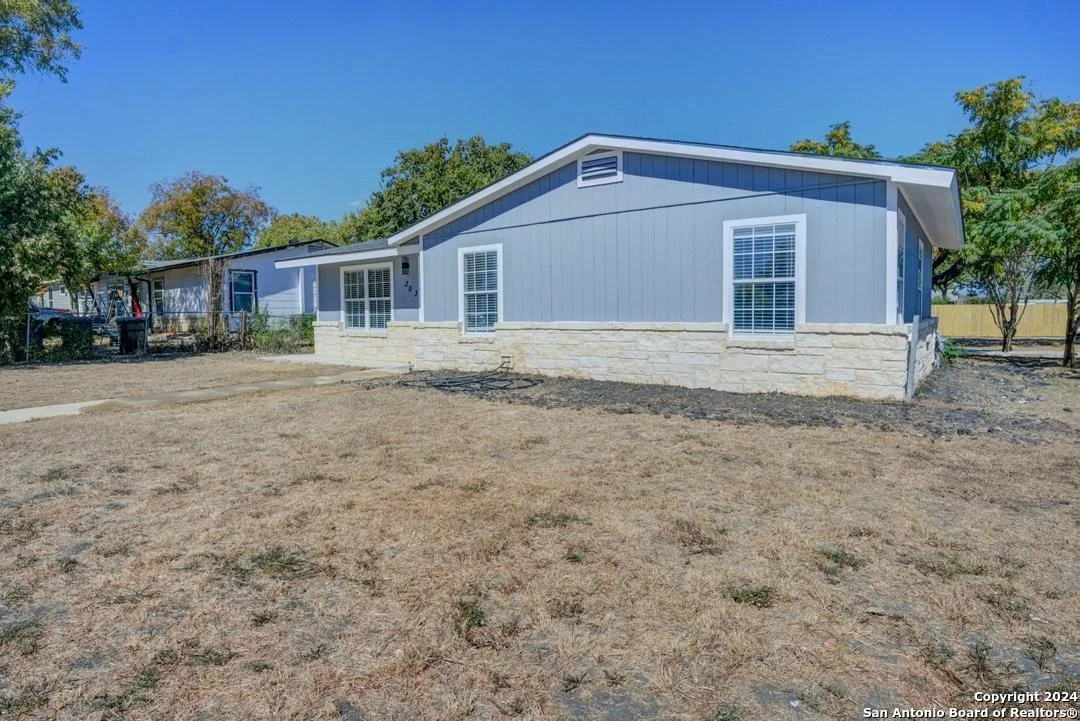 Photo of 303 DEMYA DR