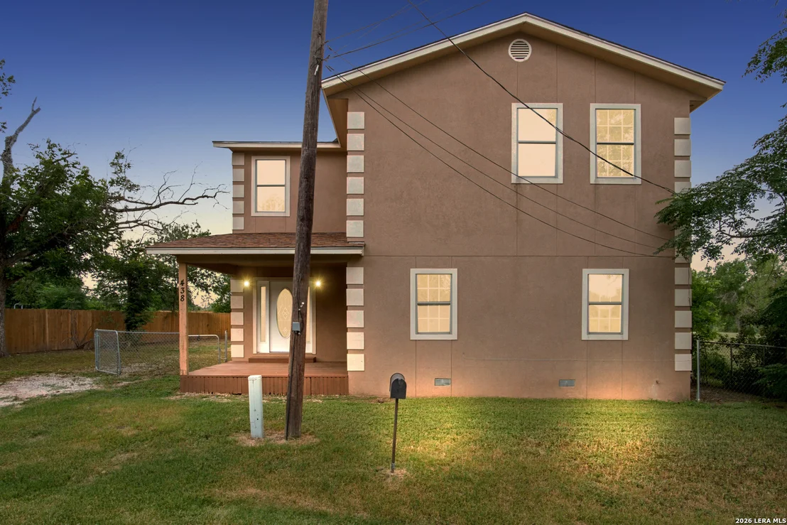 Photo of 438 CRESTHILL RD