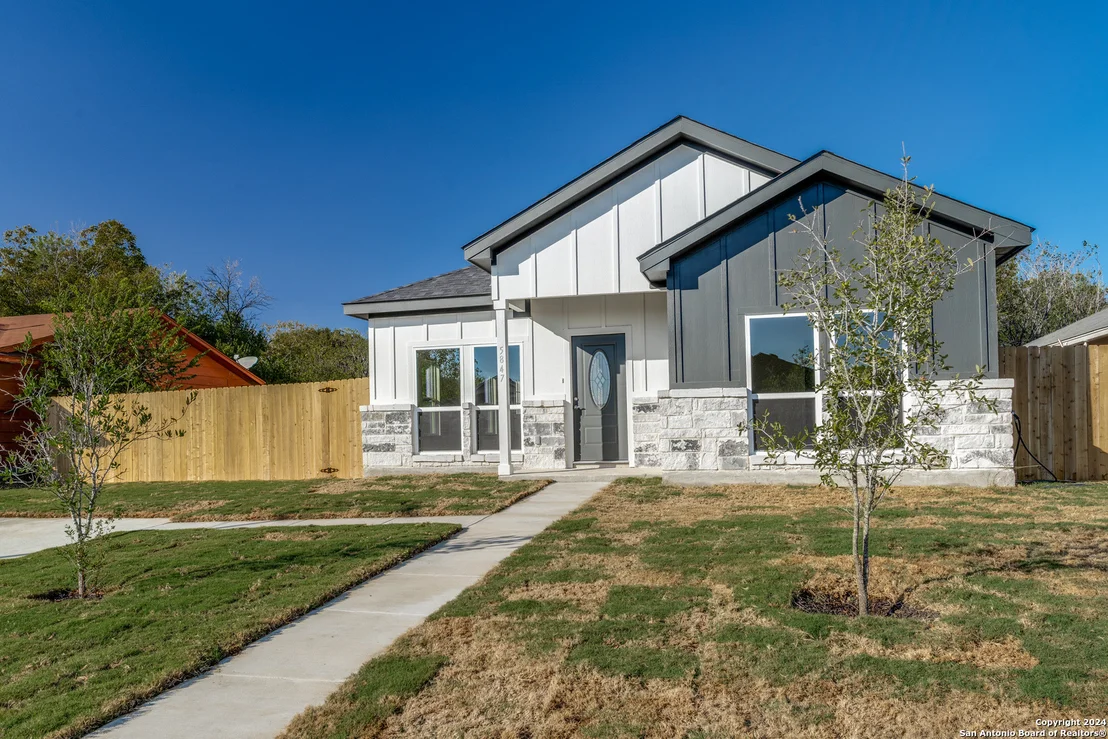 Photo of 5847 TREE VIEW ST