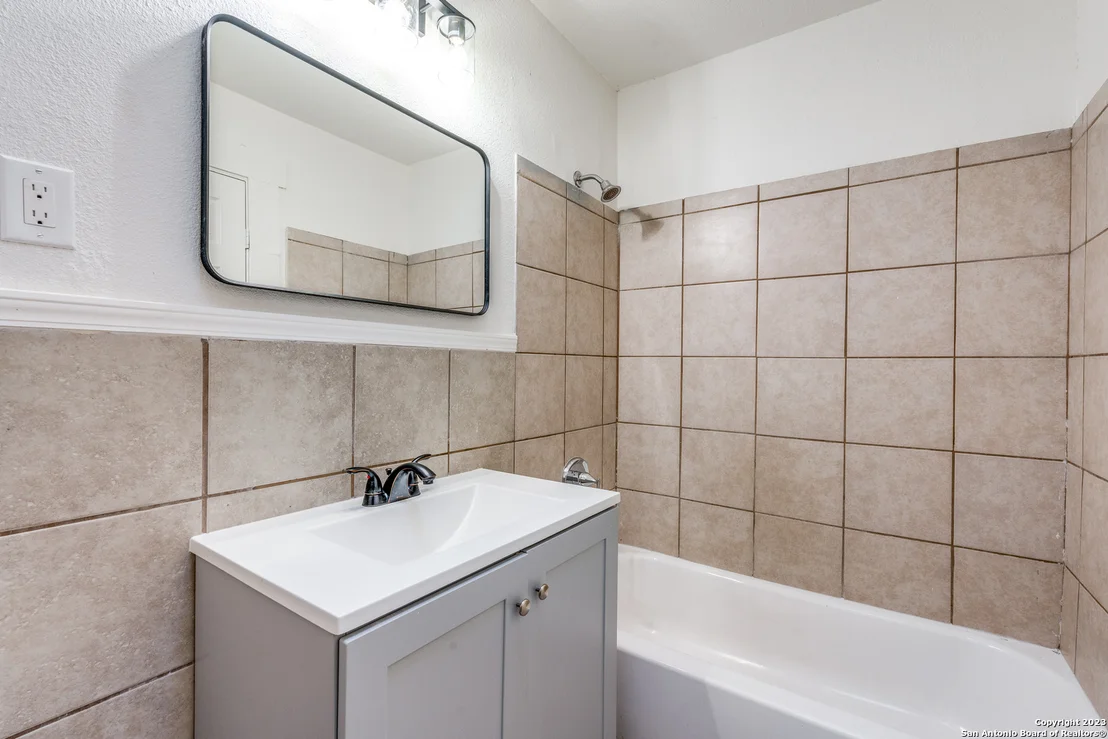 Photo of 827 WARE BLVD