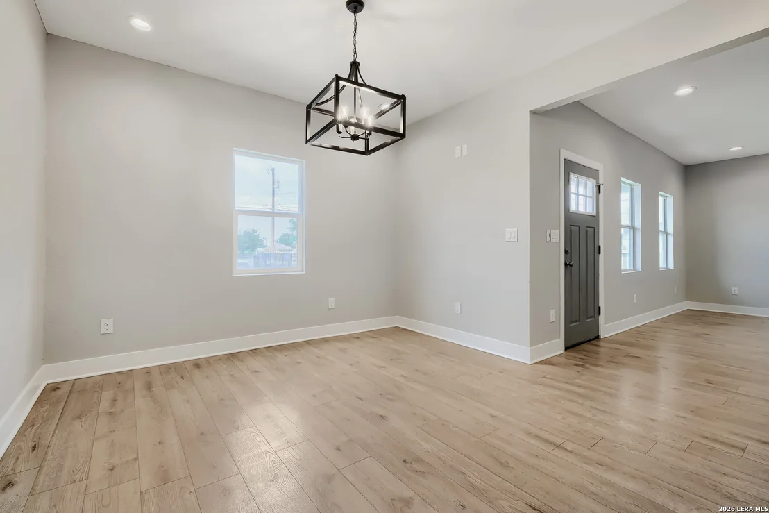 Photo of 722 GROSVENOR