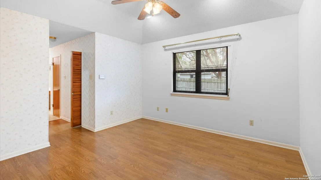 Photo of 927 Earl
