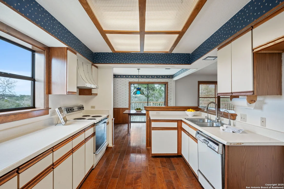 Photo of 404 Lake Side Circle