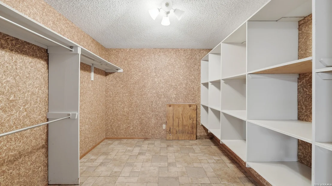 Photo of 132 W Outer Dr