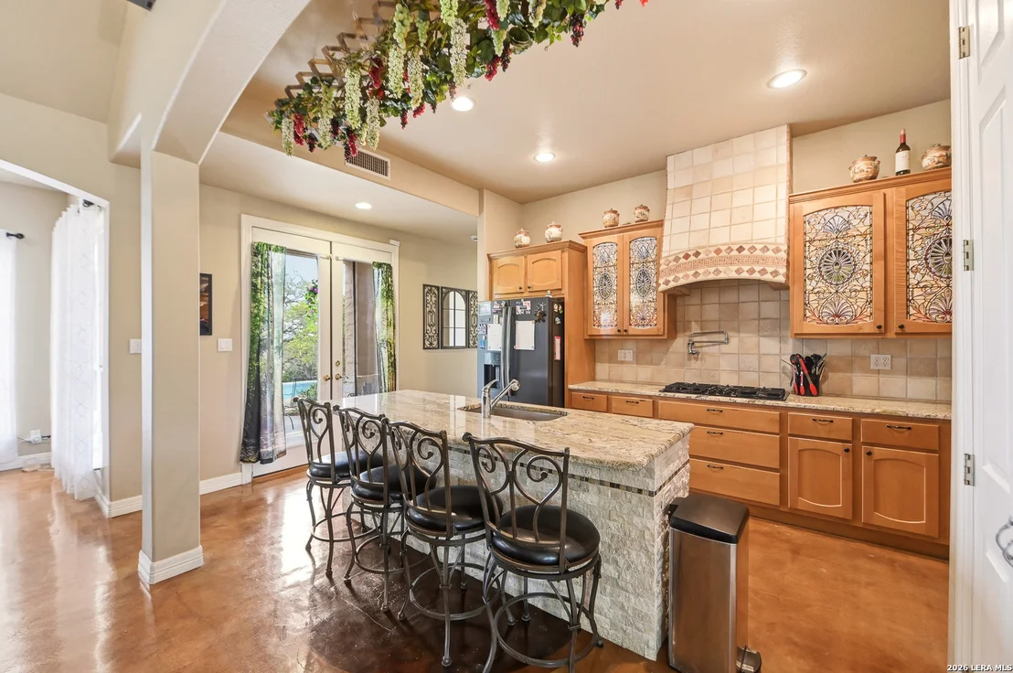 Photo of 752 Taylor Pt