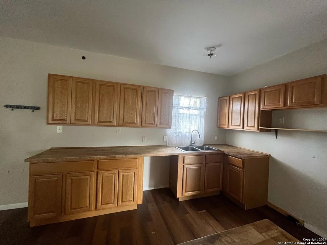 Photo of 218 W White St.
