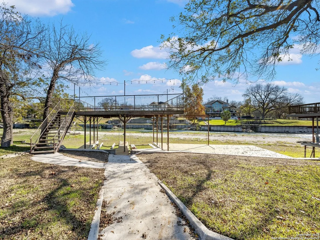 Photo of 705 RIDGEROAD DR